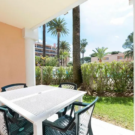 1 Bedroom In A With A Swimming Pool And A Parking Spot Apartment Vallauris
