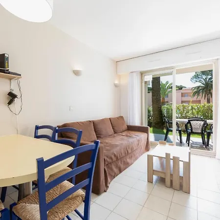 1 Bedroom In A With A Swimming Pool And A Parking Spot Apartment