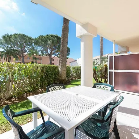1 Bedroom In A With A Swimming Pool And A Parking Spot