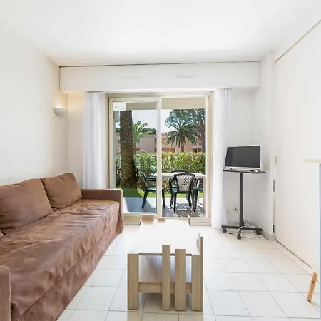 1 Bedroom In A With A Swimming Pool And A Parking Spot Vallauris